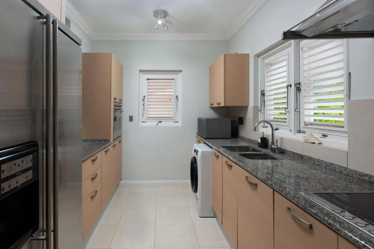Refreshing 2Bed Townhome Walking Distance To Beach Saint James 0*,  Barbados